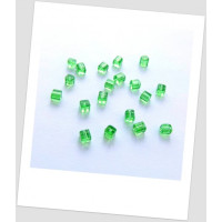 Бусина стеклянная форма "куб", зеленая, 4 х 4 мм. Упаковка - 30 шт. (id:160036)